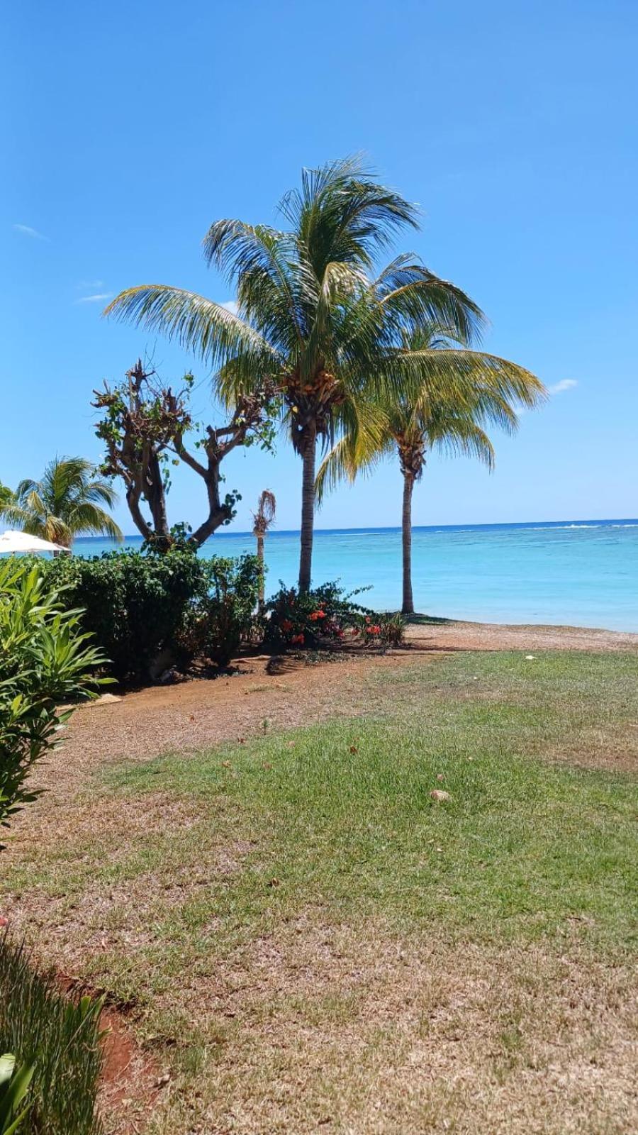 Cap Ouest Luxury Beachfront Flic-en-Flacq Exterior foto